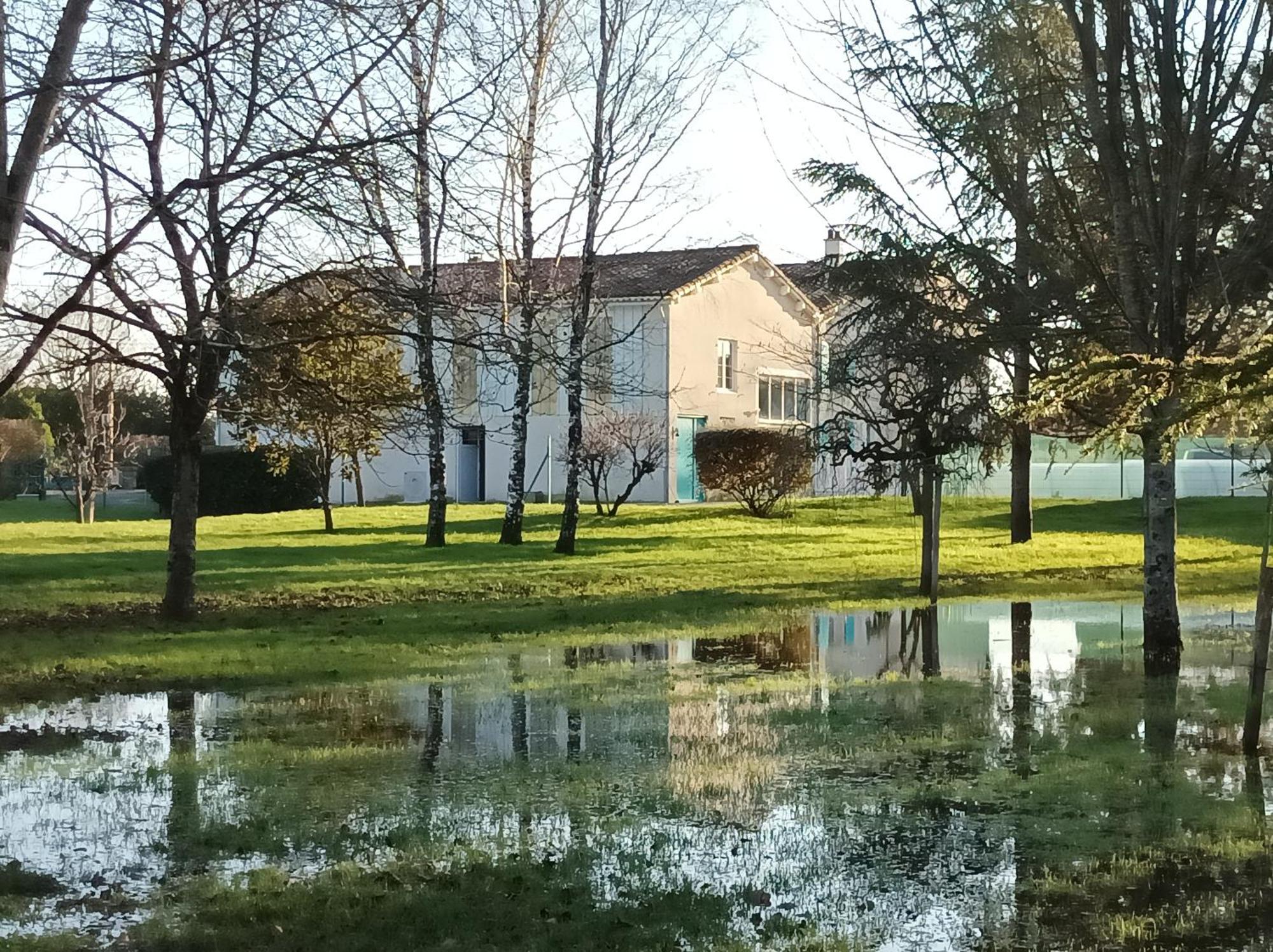 Le Logis De Lange Apt Les Aigrettes Saint-Hilaire-la-Palud المظهر الخارجي الصورة